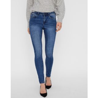 Vero Moda Tanya Pipe Jeans in Medium Blue Denim