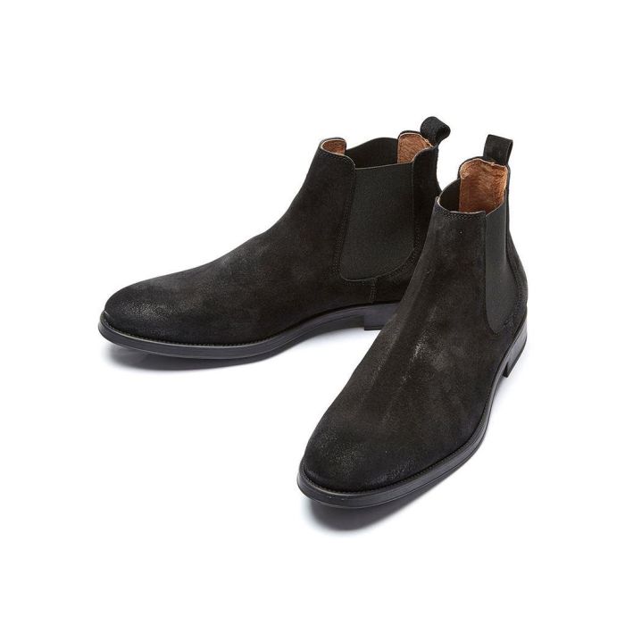 suede chelsea boots in black